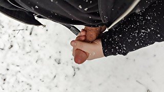 Cumming in a winter wonderland (outdoor masturbating (