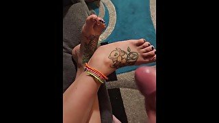 Huge cumshot on pretty lil toes before bull comes over