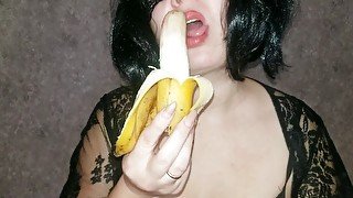 Sexy Emmy sweet banana blowjob