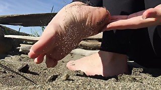 Tanias dirty feet on the beach