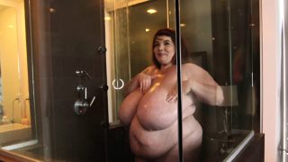 Huge Tit BBW Lexxxi Luxe soaps up in the shower