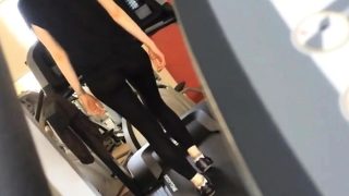 legging through gym