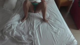 CAM IN HOTEL ROOM CAUGHT MASTURBATION