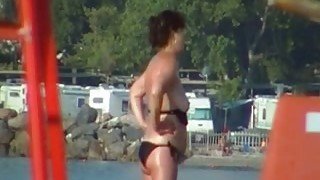 Mature random lady on the beach flashed her tits accidentally