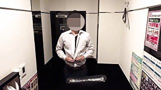 【ビデオボックス】大学生がビデオボックスでオナニー