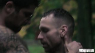 Muscle bear outdoor and facial cum