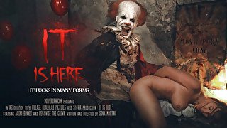 Naomi Bennet in IT Is A Clown - xVirtual