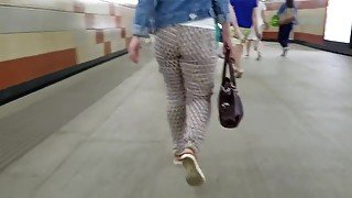 Russian womans ass go to the metro