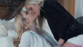 Two blondes lick, suck and fuck each other