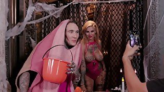 Bonnie Rotten loves getting banged on Halloween night