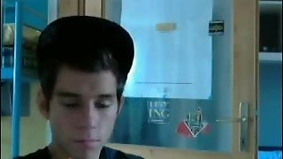 Gay teen 18+ masturbates while on omegle