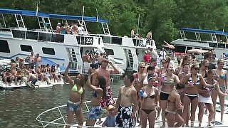 Cum-thirsty chicks in bikinis go wild on the yacht