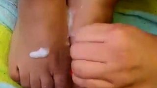 Beach handjob with jizz on sexy girlfriend feet cumshot