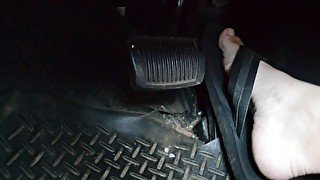 Feet Pedal Pumping Kia Sorento -st