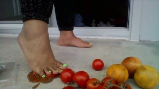 MissFoxFeet Crushing Tomatoes and Oranges with Sexy Feet