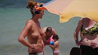 Milf Topless Beach Meeting [4K Ultra HD]