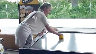 Braless Airhockey