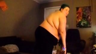 Fat wife playing just dance - CassianoBR