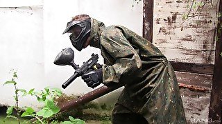 Video of a quickie during a paintball match with Lucette nice