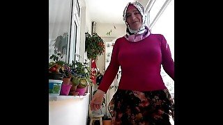 Turkish granny in amateur video