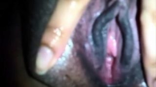 Ebony mama rubbing her horny vagina - closeup