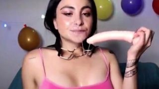 Kinky camgirl shows off her amazing deepthroating talents