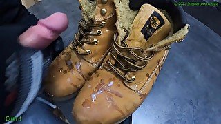 14 Cumshots on Docker Boots