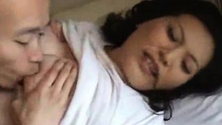 Asian BBW face fucked a small guy