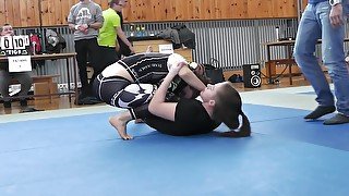 2 sexy women grappling