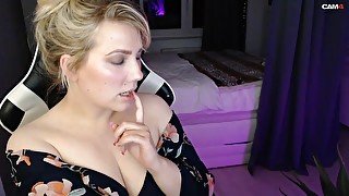 Well-Rounded blond hair girl German camgirl - Obese