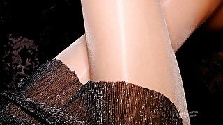 558 Shiny nude pantyhose closeup