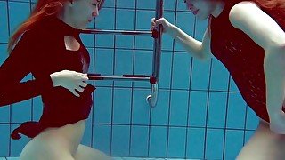 Diana and Simonna hot lesbians underwater