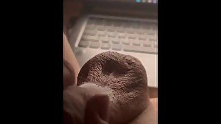 парень по ночам работает webcam моделью