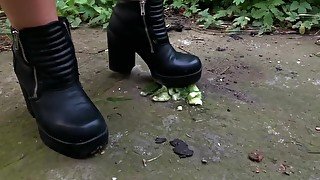 Cucumber crushing w Black boots (preview) c4s.com/studio/130739/