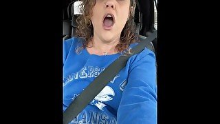 Horny Milf Cums Driving