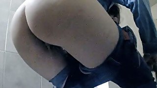 Sexy lean white chick in tight jeans pissing in the toilet