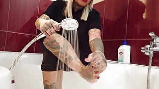 Tattooed blonde MILF washes her feet