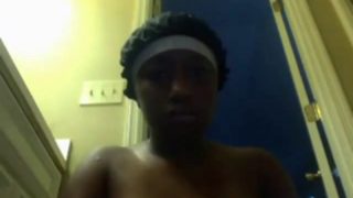 Ebony teen plays and twerks