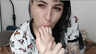 Webcam Emo Slut Licking Her Sensitive Soles And Sucking Toes