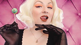 ASMR sexy video: lipstick, mesh gloves and lollipop (Arya Grander)