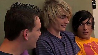 Young emo twinks suck off each other before hard threesome