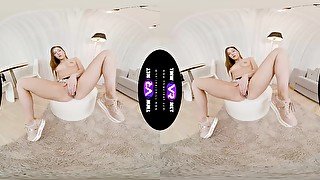 Striptease for a compliment - TmwVRnet