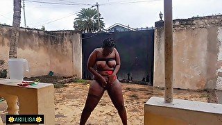 Ebony African babe Akiilisa playing with herself outdoors/free pornhub video