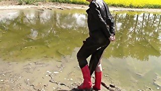 In the mud: Handcuffs, pissing and rubber boots