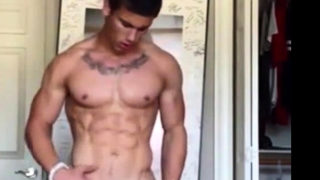 Sexy Gym Stud Jerking Off