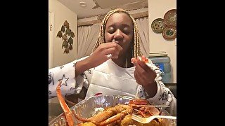 AlliyahAlecia Eats Seafood Boil Mukbang (Snow Crab Legs , Corn, Potatoes, Shrimp)