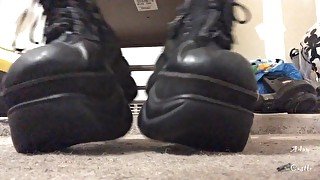 Up-close Boot Tap & Play