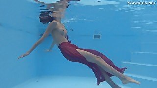 Underwater Naked Chick Getting Horny - Hermione Ganger