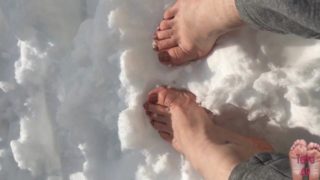 Snowy feet