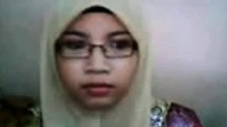 malay- awek tudung depan cam